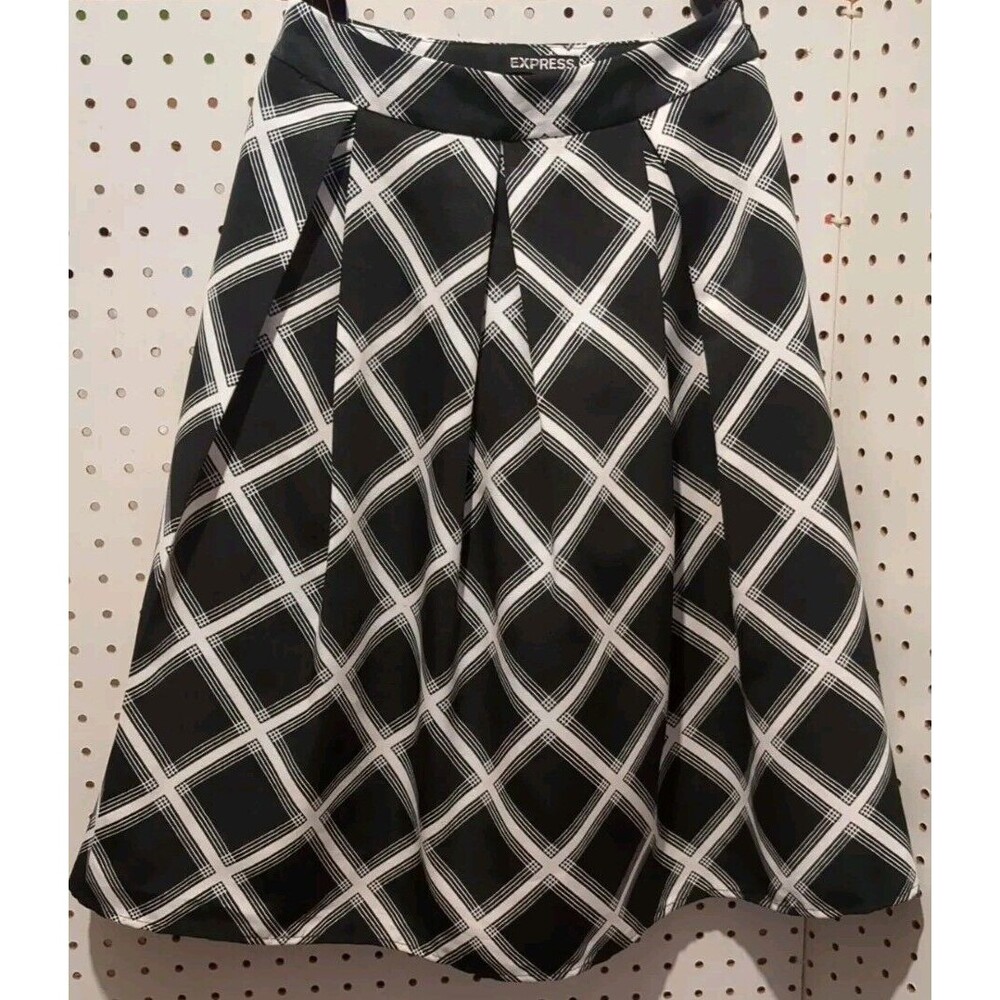 Express Black White Skirt Size 0 Pleated